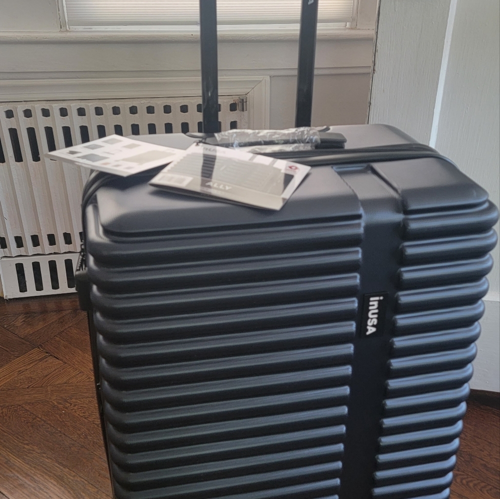Brand NEW 28" inUSA hardshell luggage. Expandable,  TSA locks, 4 double wheels. - Picture 10 of 13